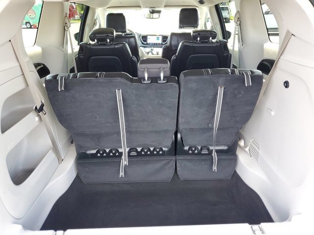 Used 2023 Chrysler Pacifica Touring-L FWD image 36