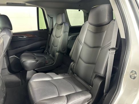 Used 2018 Cadillac Escalade Premium Luxury AWD/4WD image 24