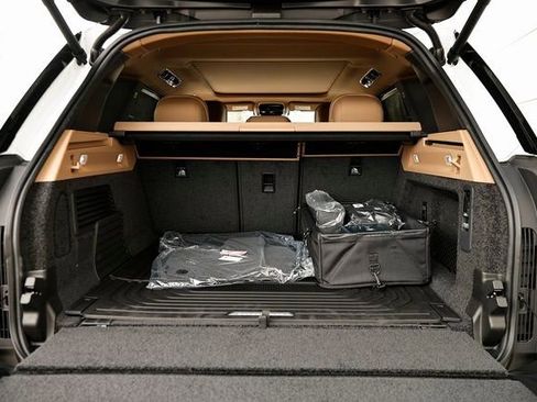 New 2026 Land Rover Range Rover SE image 38