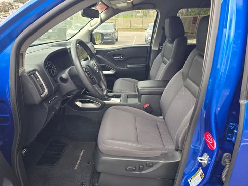 Used 2025 Nissan Frontier SV w/ SV Convenience Package image 12