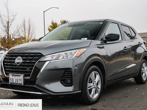 Used 2022 Nissan Kicks S image 3