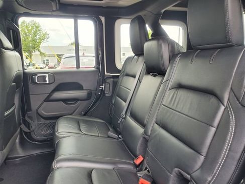 Used 2018 Jeep Wrangler Unlimited Sahara AWD/4WD image 30