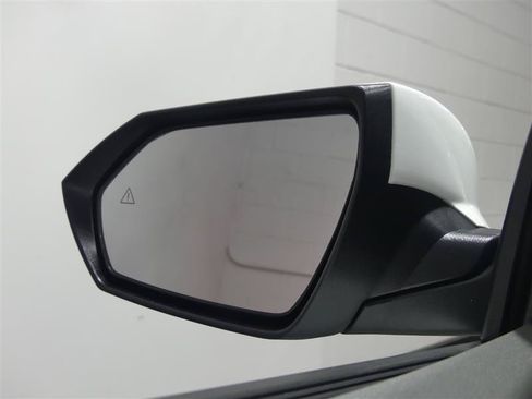 Used 2022 Hyundai Elantra SEL FWD image 13