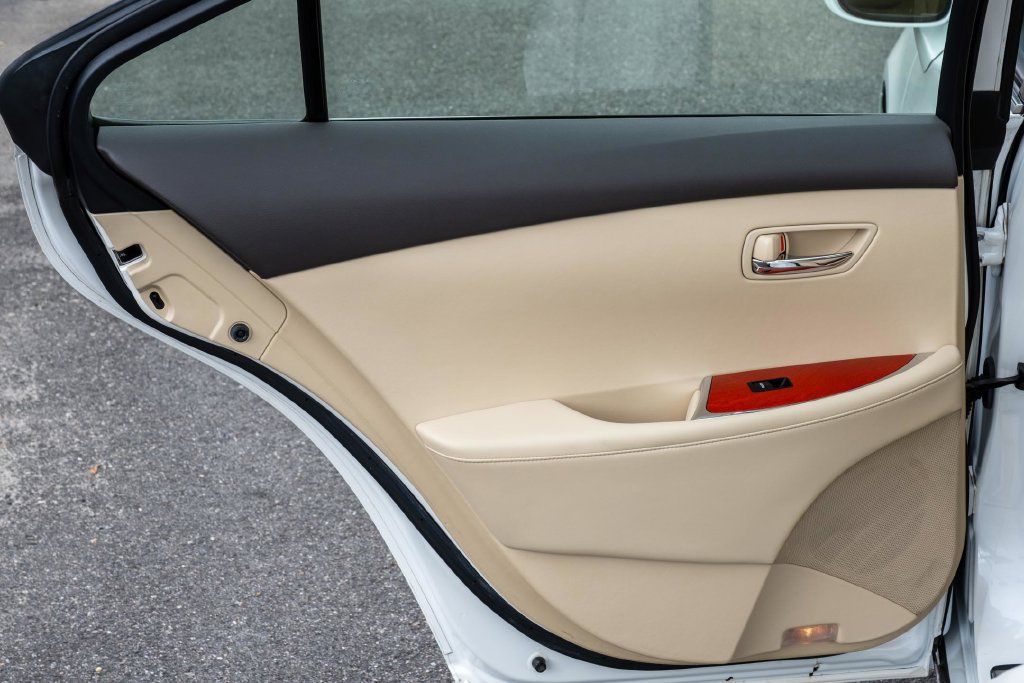 Used 2011 Lexus ES 350 w/ Preferred Accessory Package FWD image 30