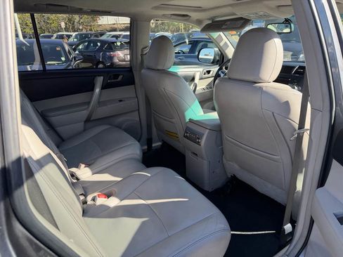 Used 2012 Toyota Highlander SE image 18