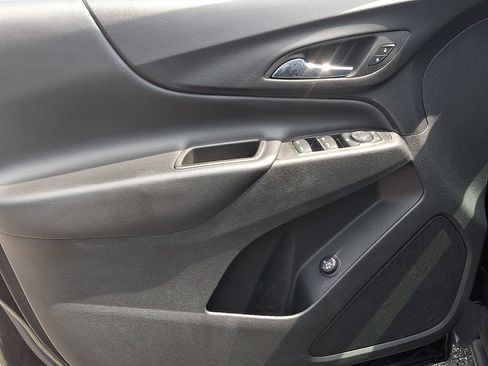 Used 2022 Chevrolet Equinox LT FWD image 12