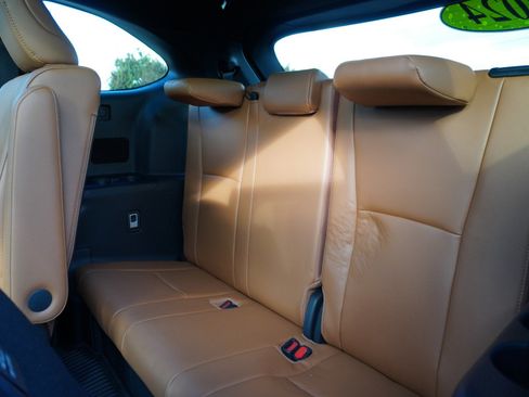 Used 2024 Toyota Highlander Platinum image 16