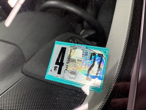 Used 2025 Toyota Highlander XLE image 11