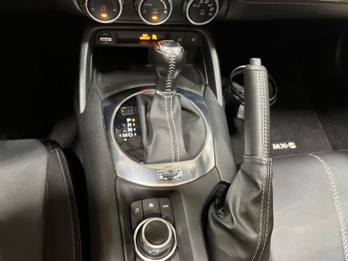 Certified 2022 MAZDA MX-5 Miata RF Grand Touring RWD image 23