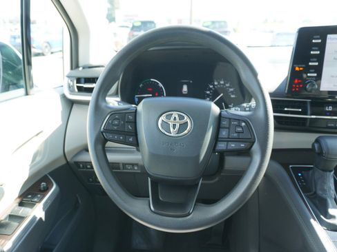 Used 2024 Toyota Sienna LE image 15