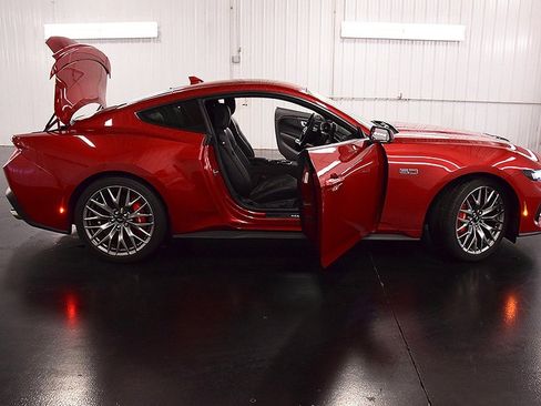 Used 2024 Ford Mustang GT Premium image 32