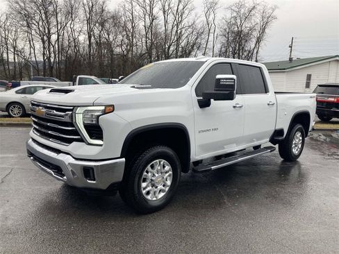 Used 2024 Chevrolet Silverado 2500 LTZ image 8