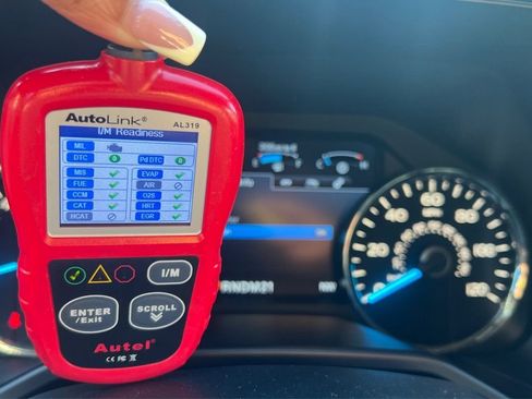 Used 2016 Ford F150 Platinum w/ Equipment Group 701A Luxury image 9