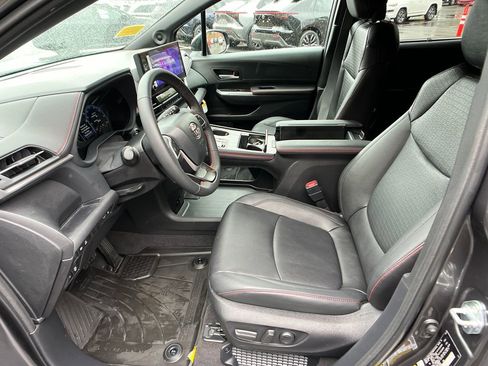 Used 2025 Toyota Sienna XSE w/ XSE Plus Package AWD/4WD image 9