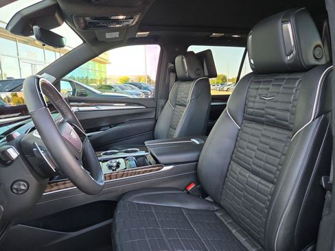 Used 2026 Cadillac Escalade Platinum Luxury w/ LPO, Floor Liner Package AWD/4WD image 28
