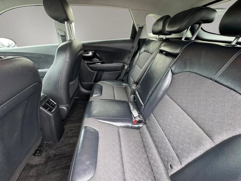 Used 2017 Kia Niro EX FWD image 10