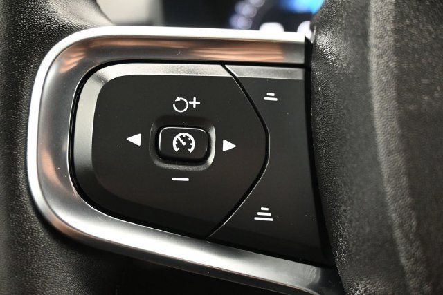 Used 2023 Volvo XC40 B5 Core w/ Convenience Package AWD/4WD image 23