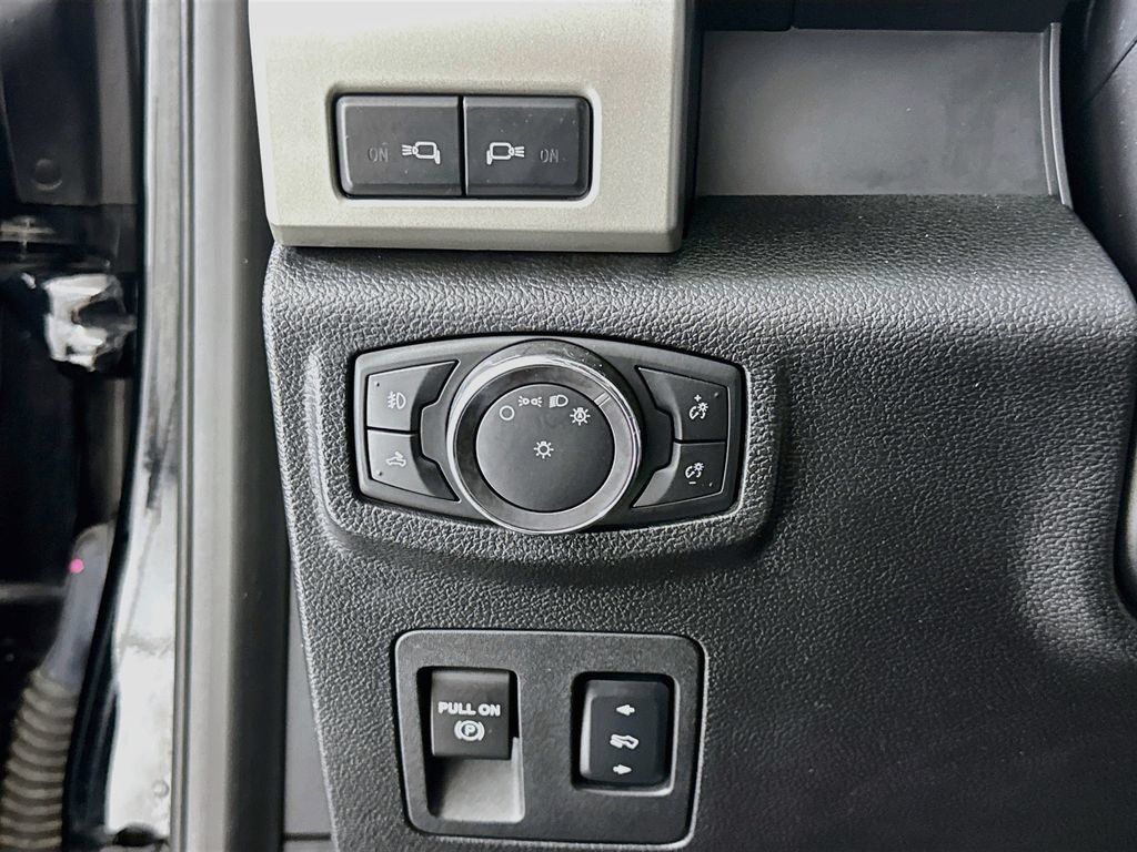 Used 2018 Ford F150 Lariat w/ Equipment Group 502A Luxury AWD/4WD image 11
