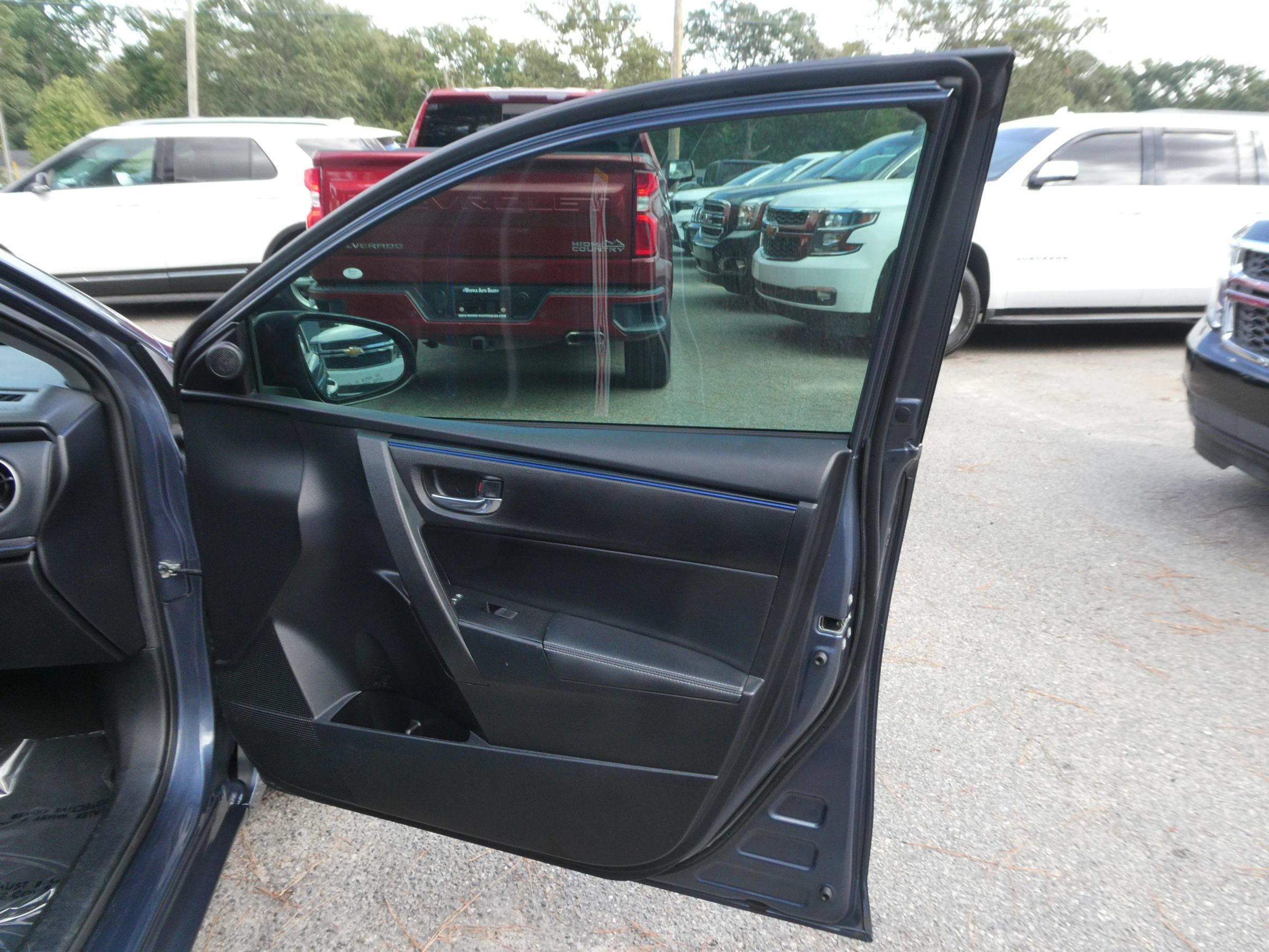 Used 2017 Toyota Corolla SE FWD image 22