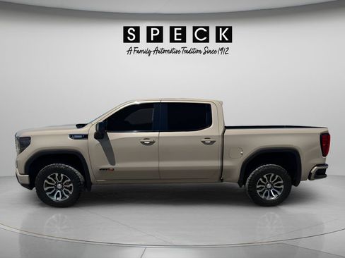 Used 2022 GMC Sierra 1500 AT4 w/ AT4 Preferred Package AWD/4WD image 2