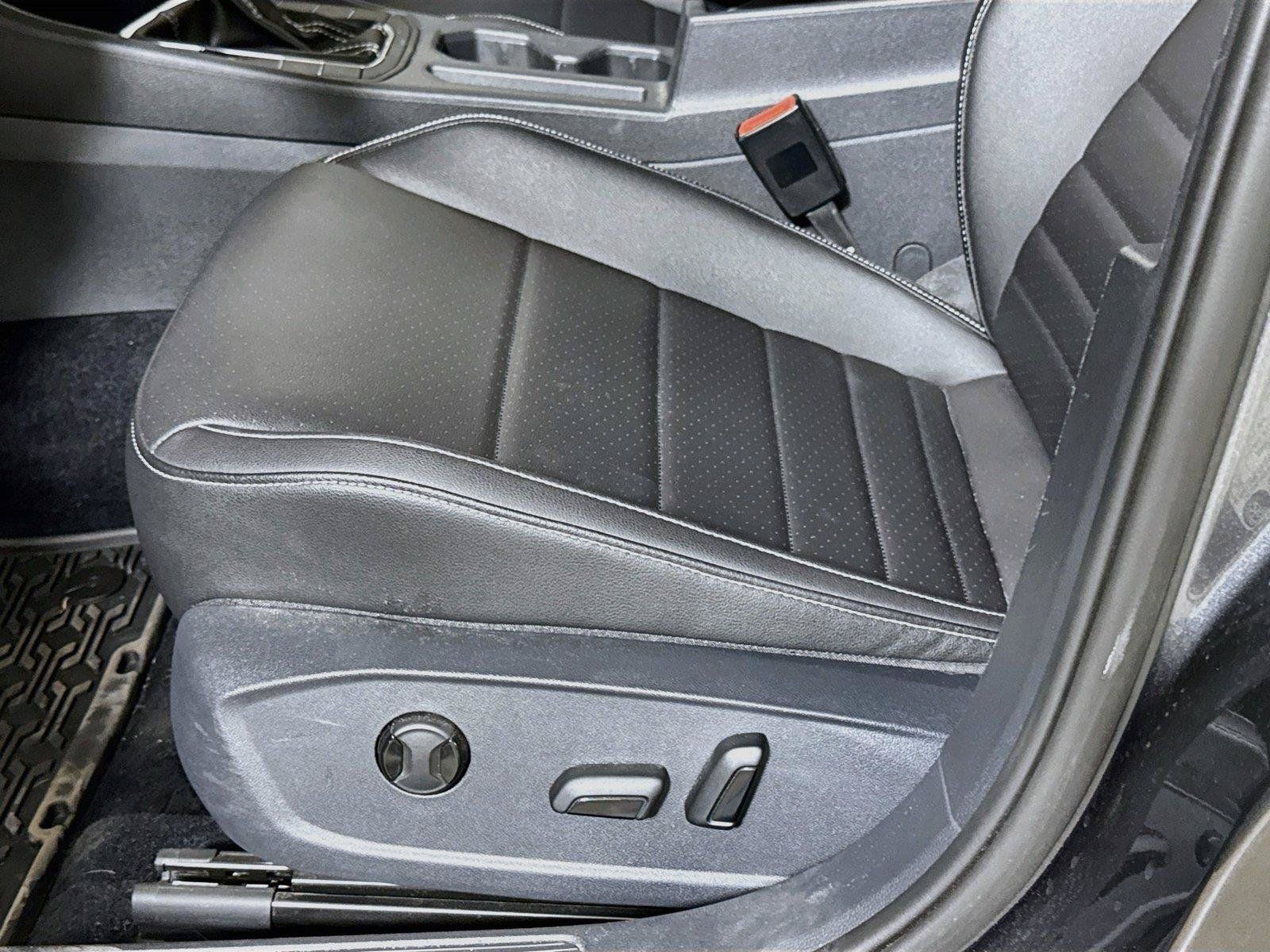 Used 2022 Volkswagen Jetta SE FWD image 16