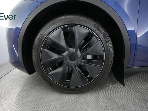 Used 2024 Tesla Model Y Long Range AWD/4WD image 19