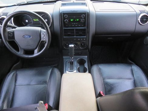 Used 2010 Ford Explorer XLT image 11