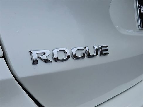 Used 2020 Nissan Rogue SL w/ Premium Package image 27