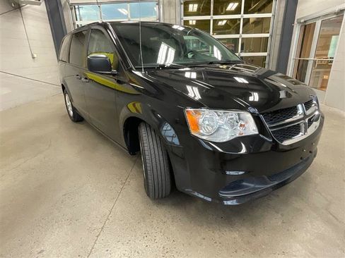 Used 2020 Dodge Grand Caravan SE image 7