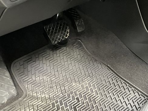 Used 2024 Volkswagen Atlas Cross Sport SE w/ Black Wheel Package image 17