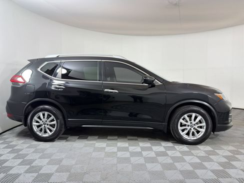 Used 2019 Nissan Rogue SV image 8