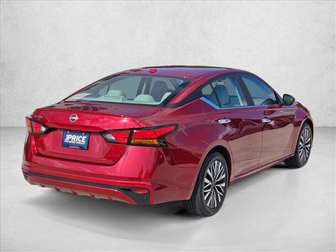 Used 2025 Nissan Altima 2.5 SV FWD image 5
