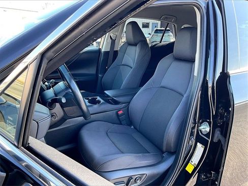 Used 2023 Toyota Venza LE image 10