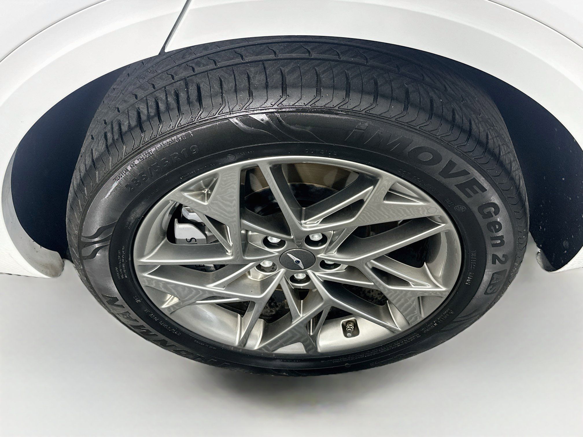Used 2025 Genesis GV70 2.5T AWD/4WD image 11
