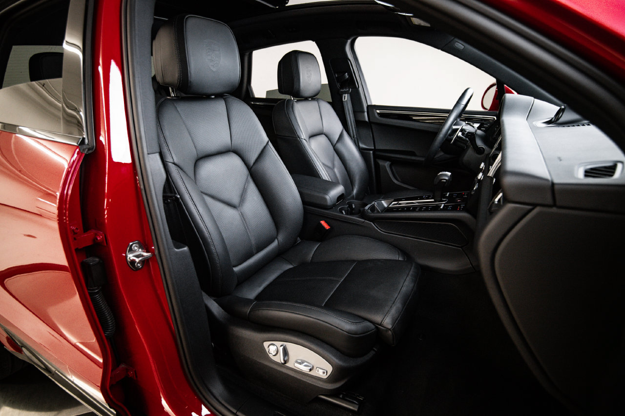 Certified 2026 Porsche Macan AWD/4WD image 29