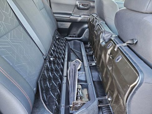 Used 2016 Toyota Tacoma TRD Off-Road image 30