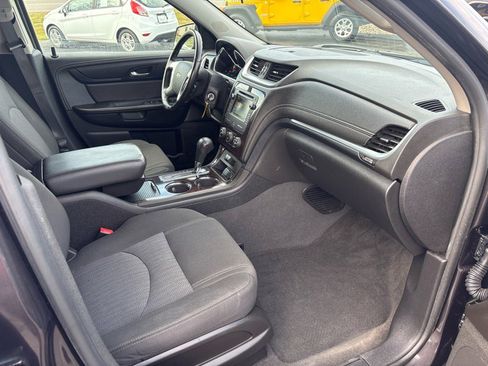 Used 2017 Chevrolet Traverse LT image 29