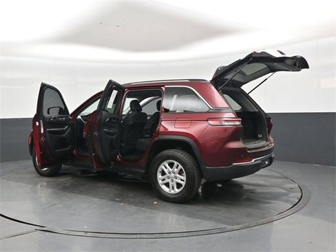 Used 2023 Jeep Grand Cherokee Laredo image 47