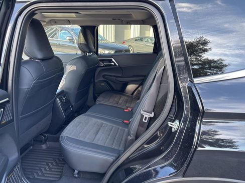 Used 2025 Mitsubishi Outlander SE FWD image 7