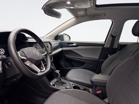 Used 2022 Volkswagen Taos SE image 9