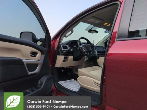 Used 2019 Nissan Titan SV AWD/4WD image 9