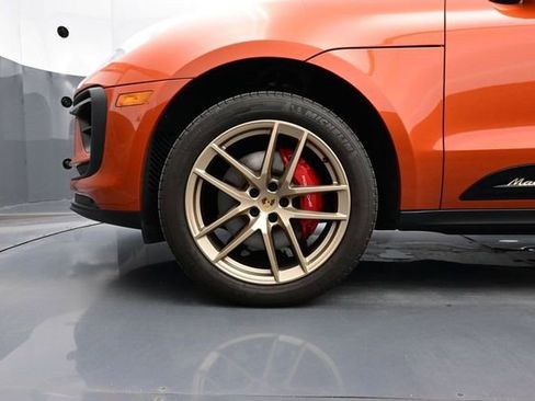 Certified 2023 Porsche Macan S AWD/4WD image 6