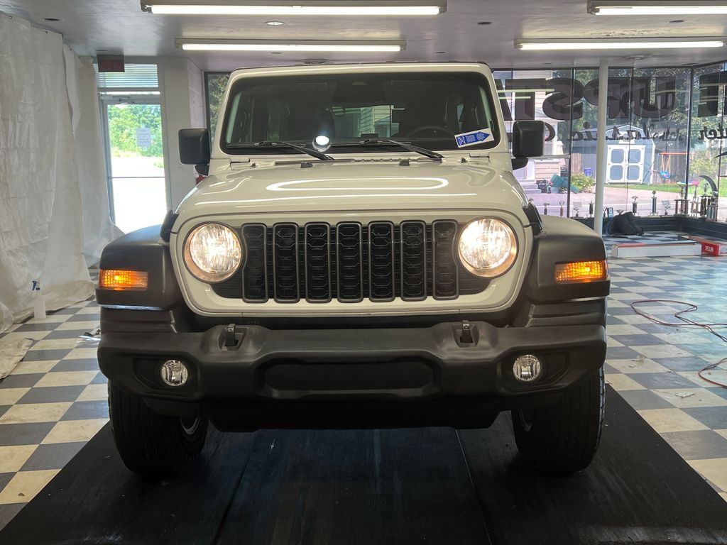 Used 2025 Jeep Wrangler Unlimited Sport AWD/4WD image 2