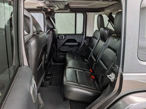 Used 2018 Jeep Wrangler Unlimited Sahara image 15