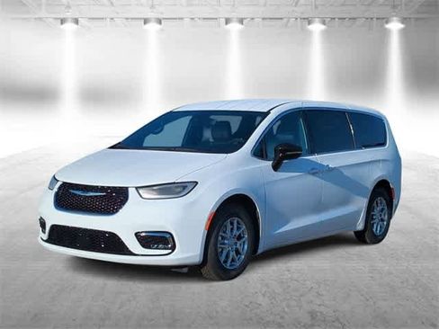 New 2026 Chrysler Pacifica Select image 4