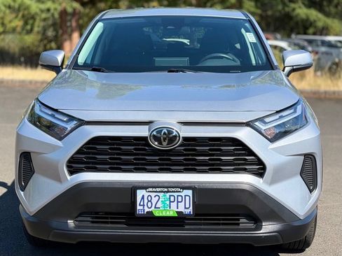 Used 2024 Toyota RAV4 LE AWD/4WD image 8