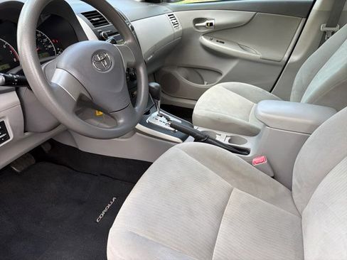 Used 2010 Toyota Corolla LE FWD image 5