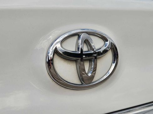 Used 2015 Toyota Camry LE image 11