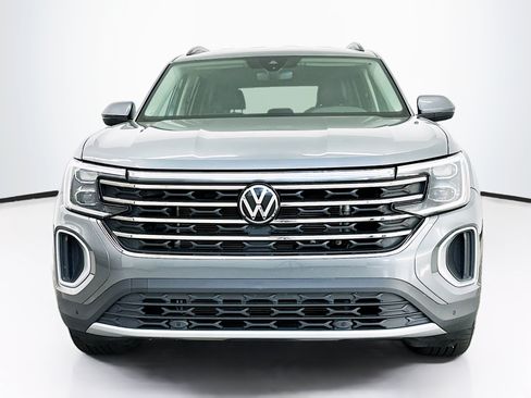 Used 2025 Volkswagen Atlas SE AWD/4WD image 2