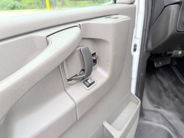 Used 2015 Chevrolet Express 2500 RWD image 19
